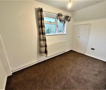 3 bedroom flat to rent - Photo 2