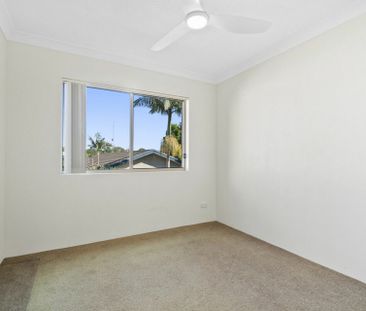 Spacious Beachside Apartment in Prime Palm Beach Location - Photo 5