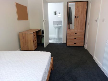 5 bedroom semi-detached house to rent - Photo 3