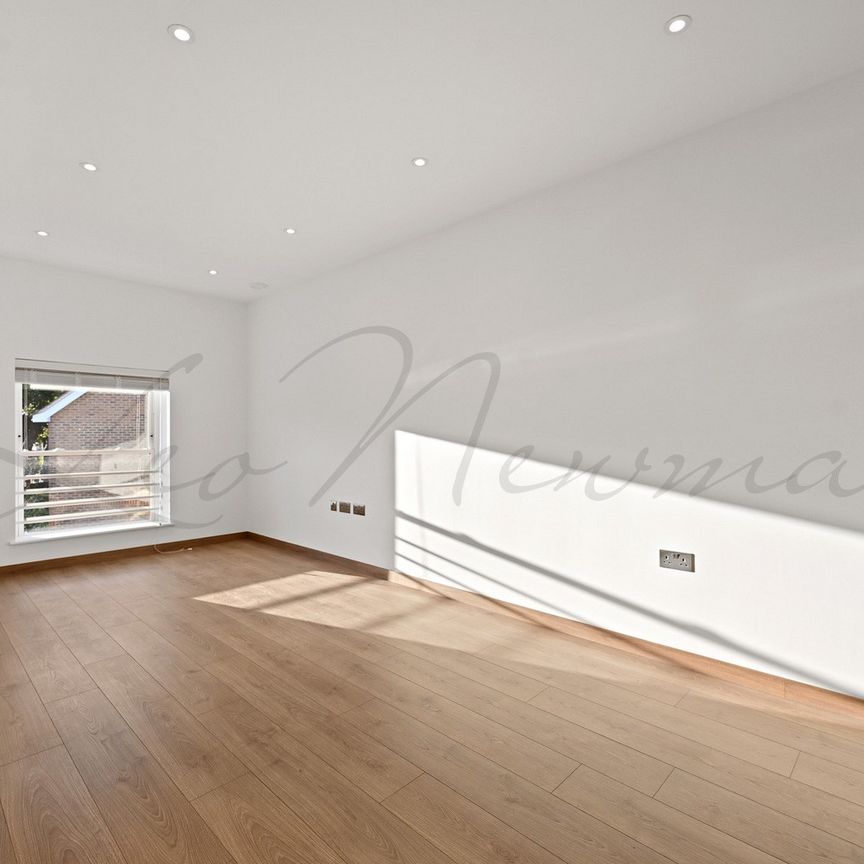 Harvest Lane, Thames Ditton, KT7 - Photo 1