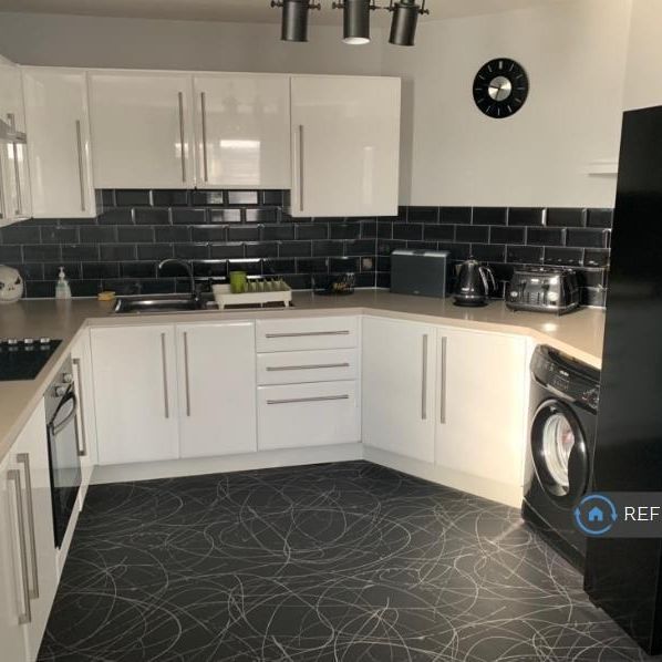 3 bedroom flat to rent - Photo 1