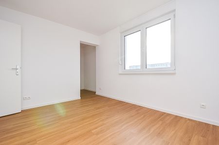 KOMFORTABEL WOHNEN - MIT AUFZUG, BALKON, FUSSBODENHEIZUNG UND EINBAUKÜCHE - Photo 3