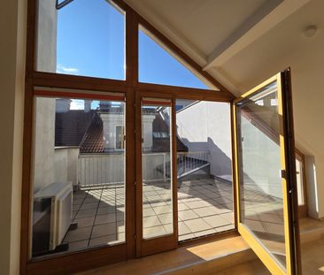 Atelierartige Dachgeschoss - Loftwohnung mit Terrasse - Photo 1