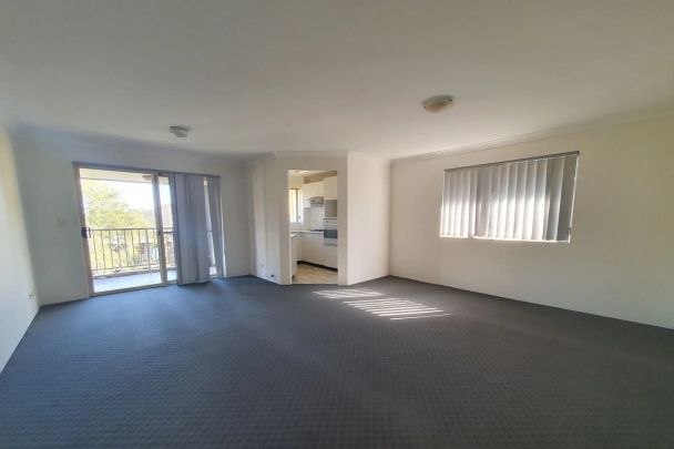 Spacious Two Bedroom Apartment - Photo 1