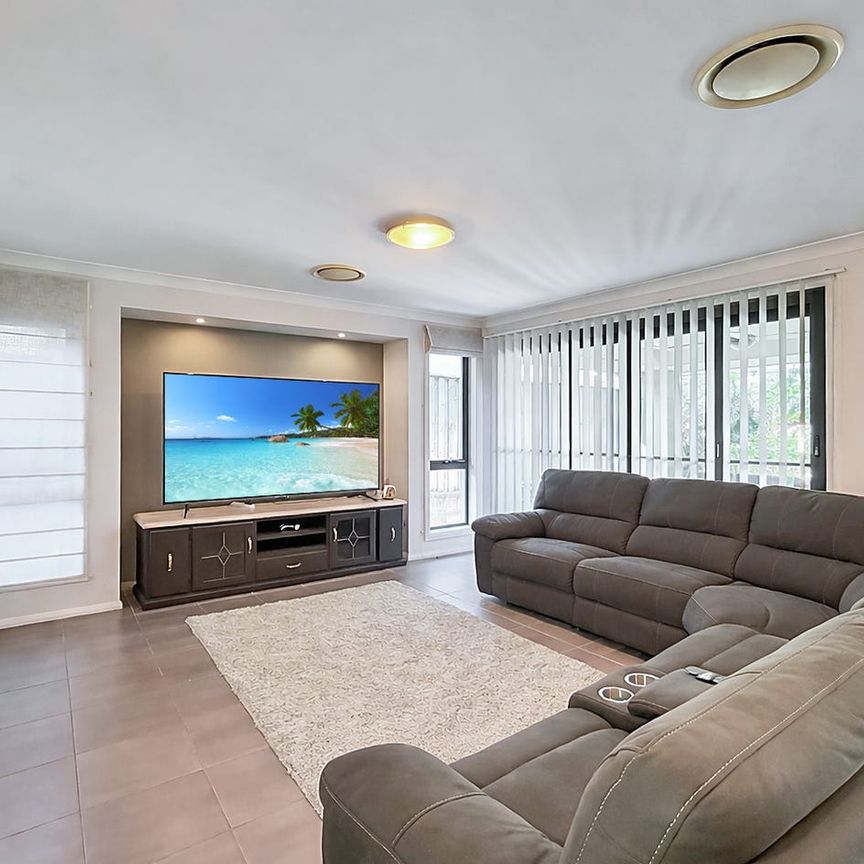 Exquisite and modern 3 bedroom home plus study - Photo 1