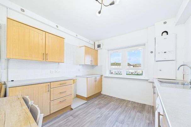 3 bedroom flat to rent - Photo 1