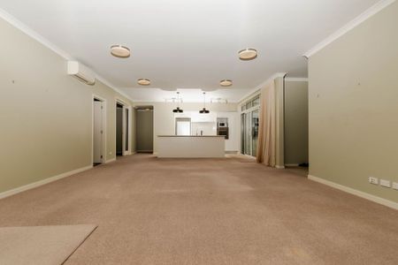 High End Apartment in the Heart of Orewa - Photo 3