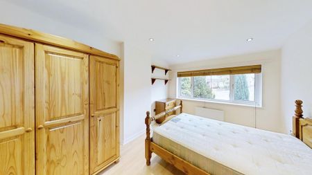 4 bedroom semi-detached house to rent - Photo 4