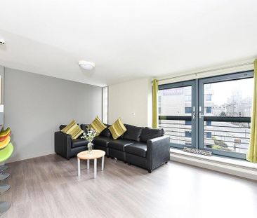 1 bedroom in a flat share to rent - Photo 3