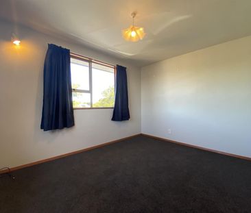 Six bedroom student home for 2026-2027 student year! - Photo 4