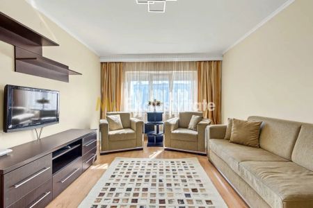 Central-Eremia, ap. 3 camere, 2 băi + boxă,proaspăt zugrăvit, et.2 - Fotografie 4
