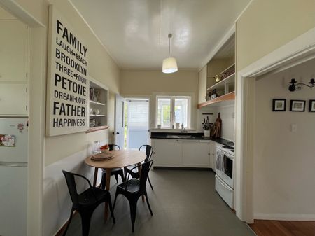 Petone 3 Bedrooms - Photo 2