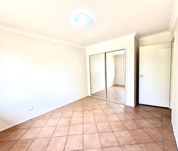 Neat and tidy 3 bedroom home with Split system air conditioning! - Photo 6