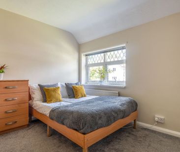 5 Bed Semi-Detached House, Hillside, BN2 - Photo 1