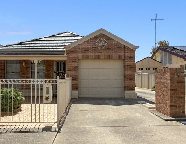 Prime Position: Neat 2-Bed Unit close to CBD - Photo 1