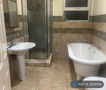 2 bedroom flat to rent - Photo 2
