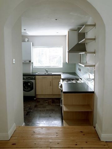 Beautiful Nascot Village Maisonette - Photo 5