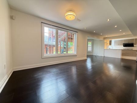 For Lease - 256 Boake Trail, Richmond Hill, Ontario - Photo 2