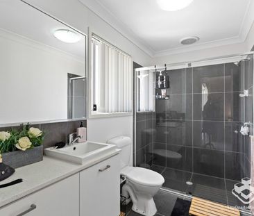 Break Lease: 3 bedroom townhouse - Photo 4