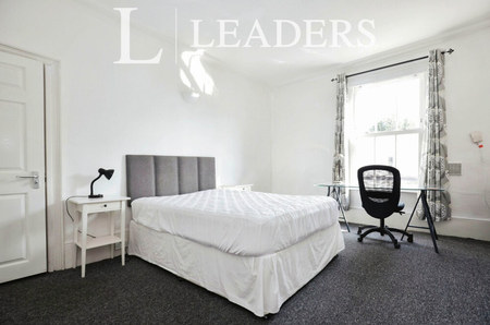 6 bedroom flat to rent - Photo 3