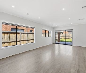 For Lease: Stunning Family Home in Tarneit - 56 Sapling Boulevard - Photo 2