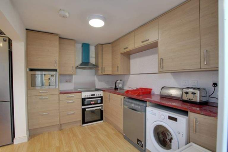 1 bedroom in a house share to rent - Photo 3