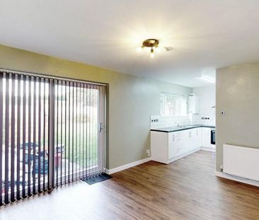 2 bedroom ground floor flat to rent - Photo 2