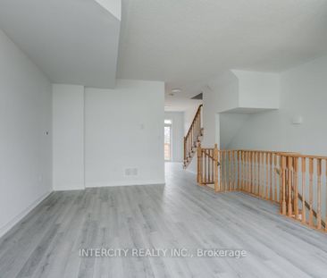 Townhouse For Lease | X8128126 - Photo 1