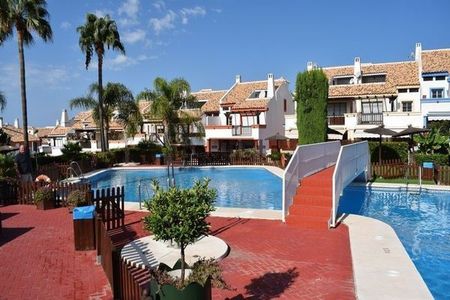 Alquiler de chalet adosado en Urbanizacion Valdeolletas - Photo 3