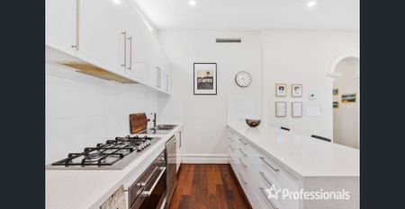 Stunning 3-Bedroom Family Home in a Prime Central Location - Photo 3