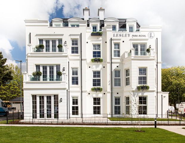 Lesley Park Royal, 1 Rosepark Gardens, Belfast, BT5 7WL - Photo 1