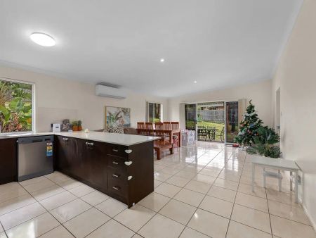 “BREAK LEASE - 4 Bedroom Home in a Ideal Location in the Suburb of Brassall..” - Photo 2