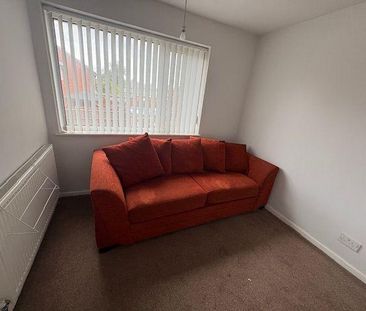 3 bedroom semi-detached house to rent - Photo 2