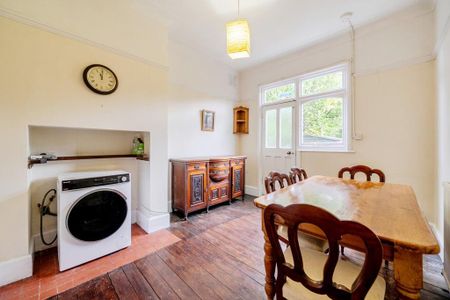 4 bedroom semi-detached house to rent - Photo 5