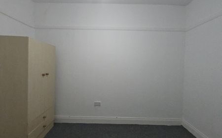 3 bedroom flat to rent - Photo 5