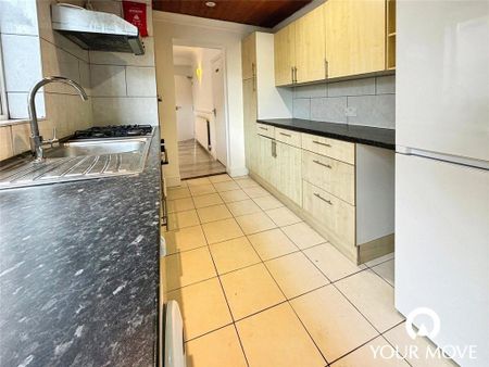 1 bedroom in a house share to rent - Photo 2