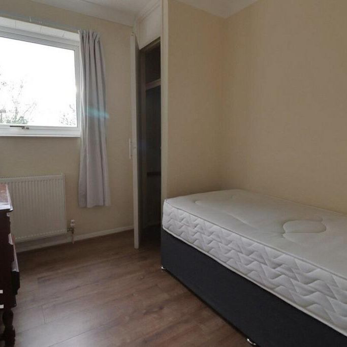 4 bedroom terraced house to rent - Photo 1