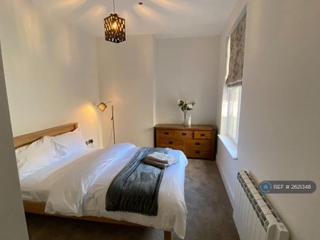 2 bedroom flat to rent - Photo 3