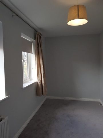 Modern End of Terrace 2 Double Bedroom House To Let in Berryfields, Aylesbury with Sunny Garden, Garage and off street Parking Space, 2 minutes walk to Aylesbury Vale Parkway Station, Aylesbury - Photo 4