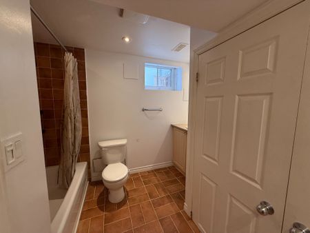 For Lease - 165 Carlson Drive Unit# Lower, Newmarket, Ontario - Photo 3