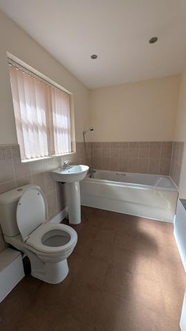 3 bedroom detached house to rent - Photo 3