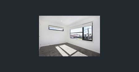 MODERN AND SPACIOUS - Photo 4