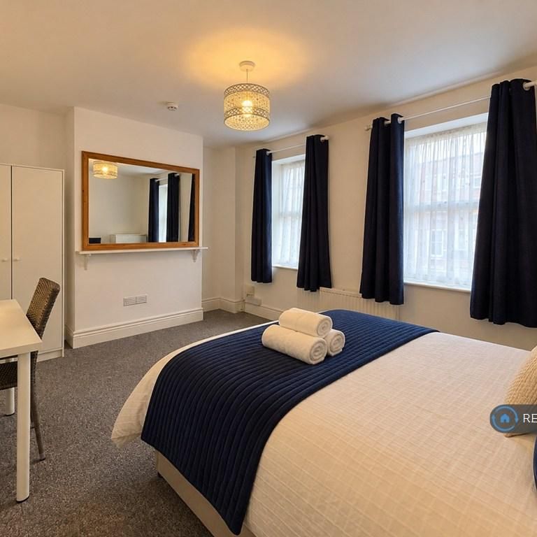 1 bedroom in a house share to rent - Photo 1