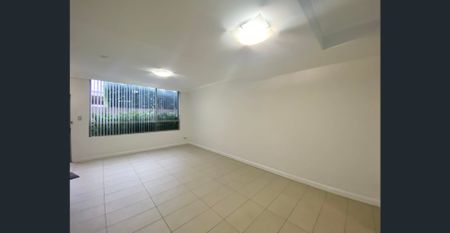 Modern Townhouse in Central Location - Photo 2