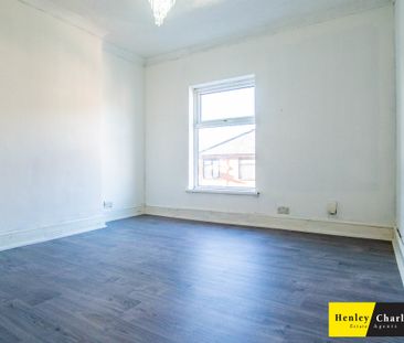 3 Bedroom Mid Terraced House For Rent - Photo 3