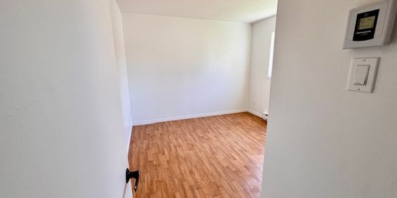 Joli 4 1/2 Rénové, Gym, Internet Et Plus - Photo 3