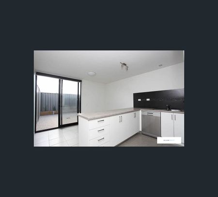 2/15 Middle Road, Maribyrnong, Vic 3032 - Photo 2
