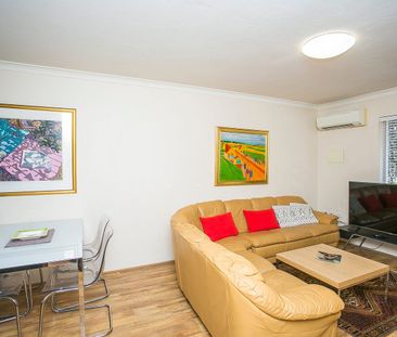 MID MAY AVAILABLITY : GROUND FLOOR APARTMENT IN AWESOME LOCATION - Photo 3