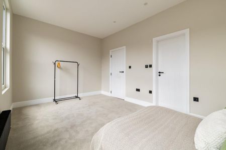 5 bedroom semi-detached house to rent - Photo 3