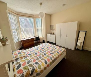 6 Bed Semi-Detached House, Lenton Boulevard, NG7 - Photo 2